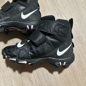 Nike Black and White Athletic Cleats toddler young kids size 13K football cleats